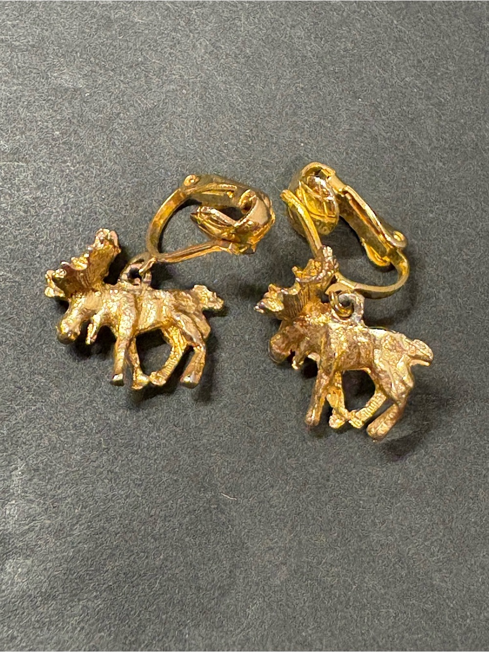 Vintage Gold Tone Moose Clip on Earrings Dangle Drop Style Fashion Earrings